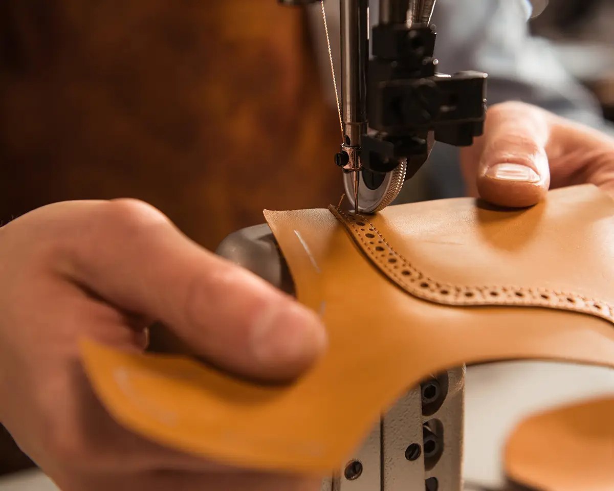 La fabricación local de moda premium en piel